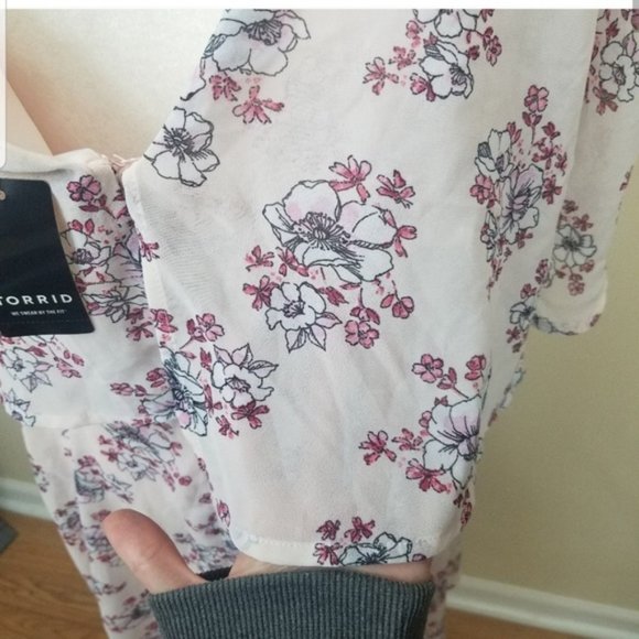 🆕️ Torrid Pink Floral Chiffon Dress Sz. 12 - Picture 6 of 9